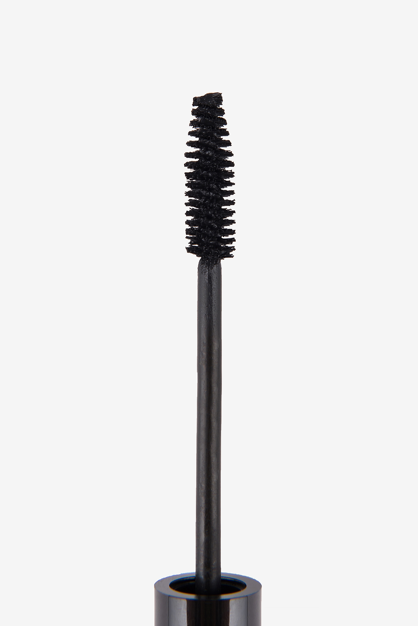 Eyes wide shut. Volume And Length Mascara NA-KDLOUNGE.DE