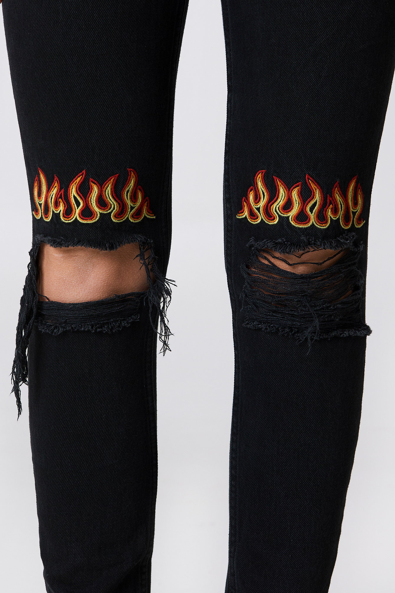 Ripped Knee Flame Embroidery Jeans NA-KDLOUNGE.DE